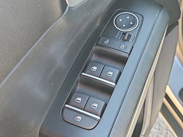 Used 2023 Kia Soul LX w/ Option Group 015 FWD image 13