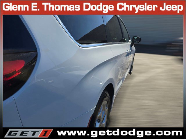 Certified 2024 Chrysler Pacifica Limited image 10