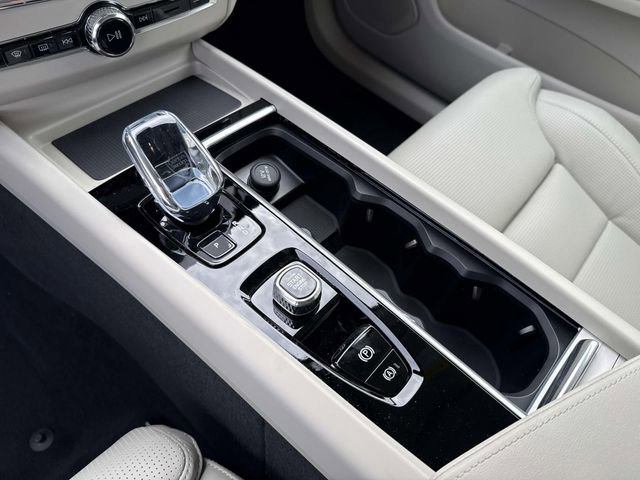 New 2026 Volvo XC60 B5 Ultra w/ Climate Package image 28