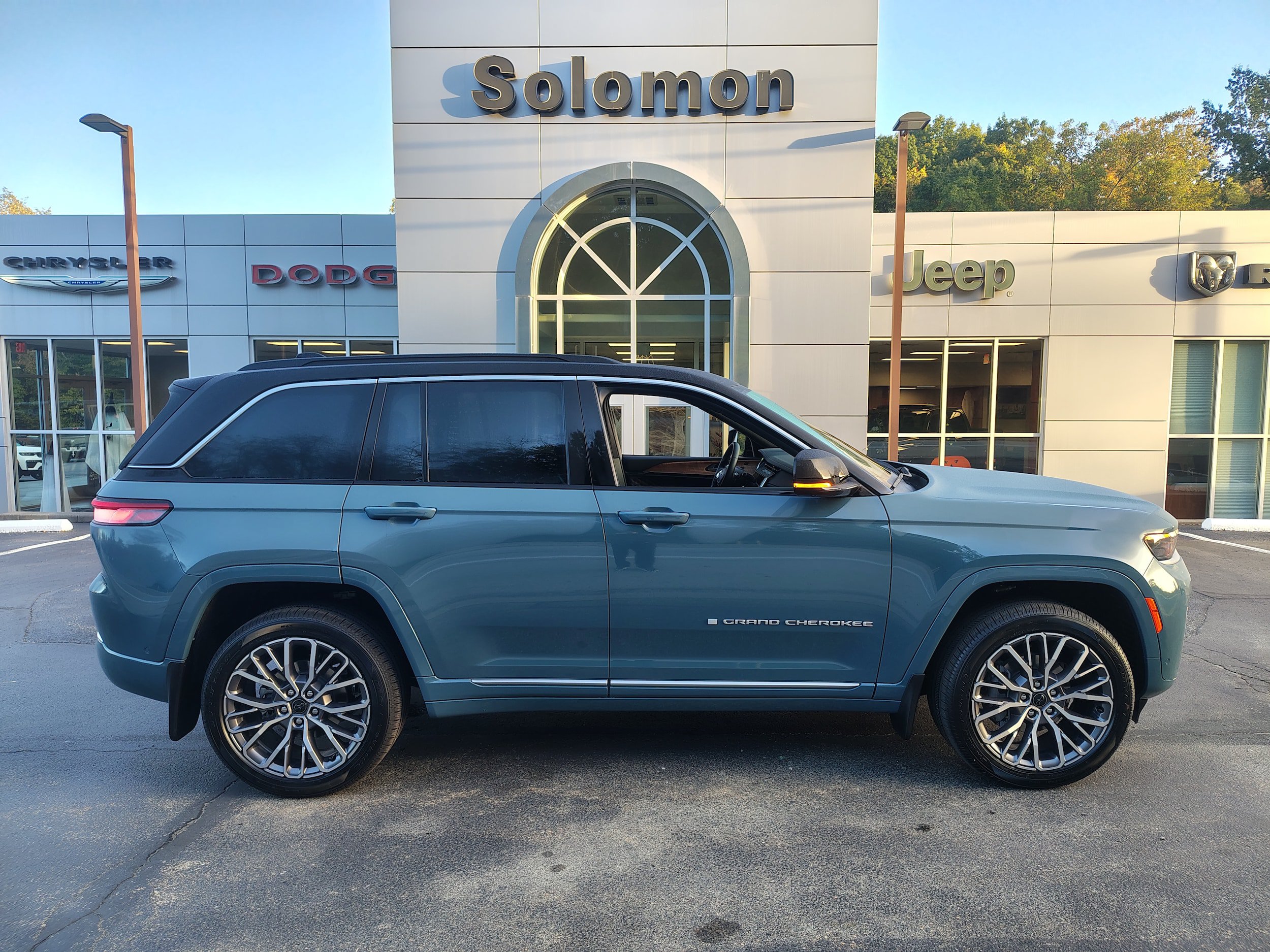 New 2027 Jeep Grand Cherokee Summit