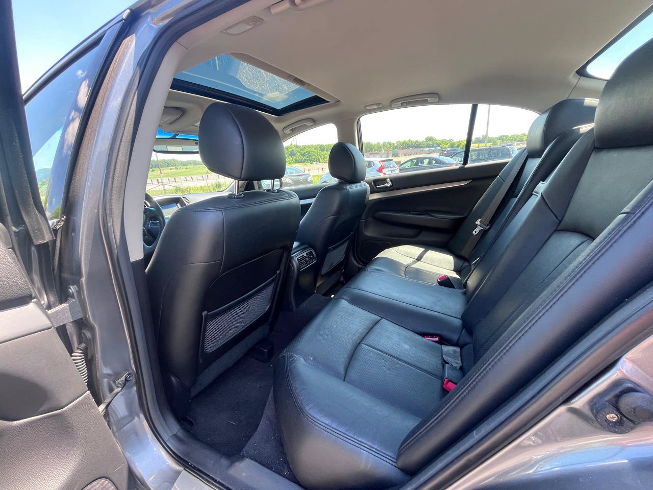 Used 2015 INFINITI Q40 AWD w/ Moonroof Package image 16