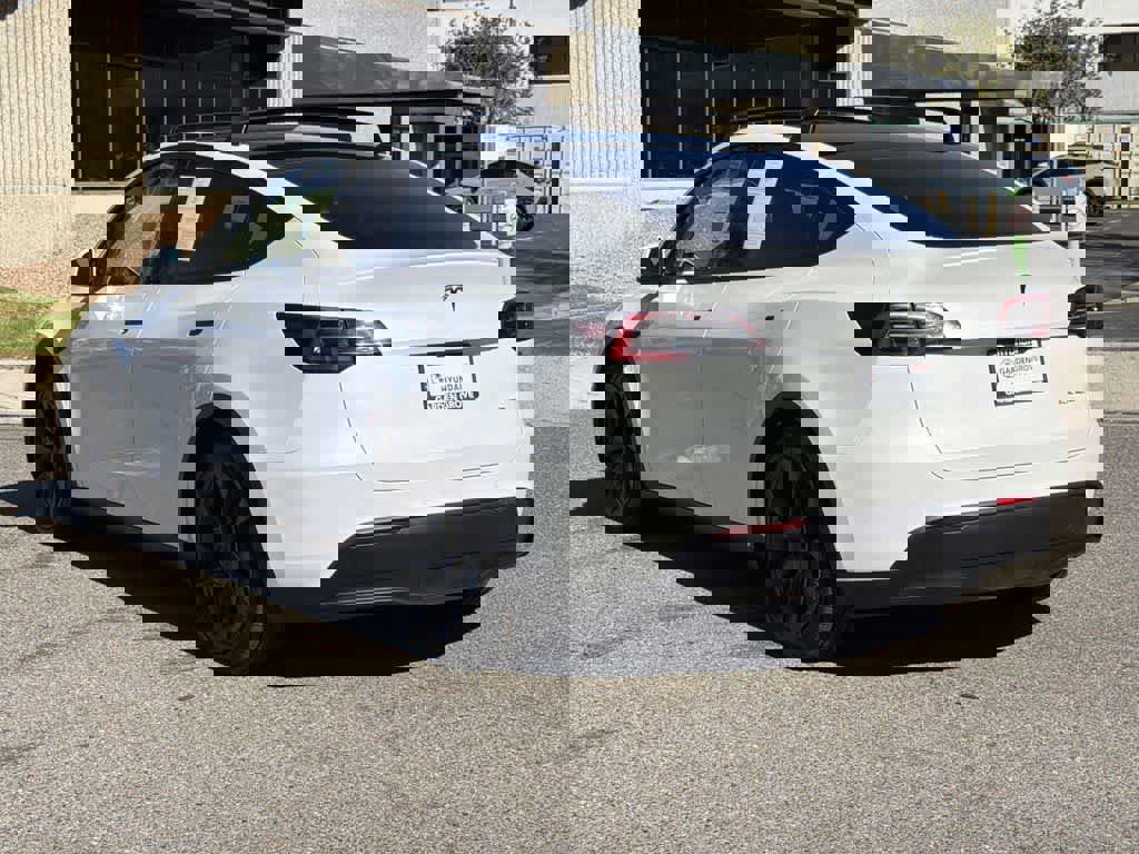 Used 2022 Tesla Model Y Long Range image 4