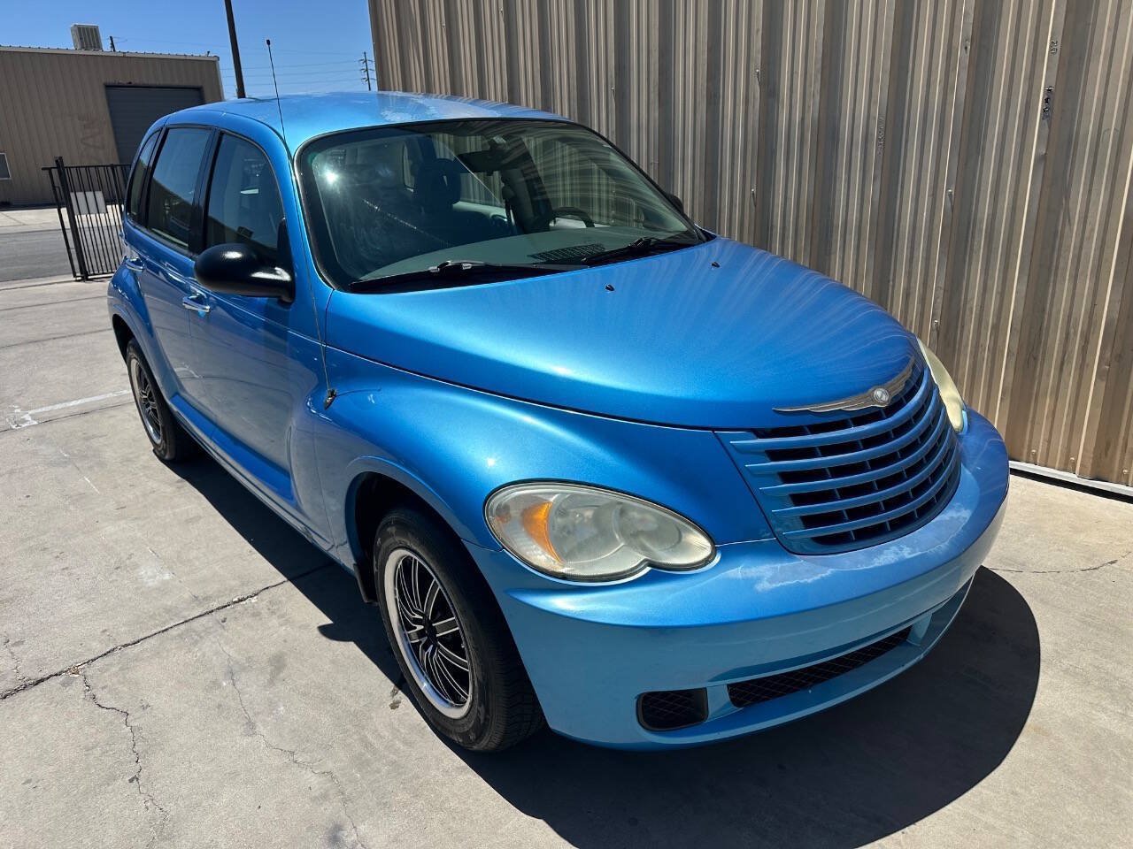 Used 2008 Chrysler PT Cruiser FWD image 2