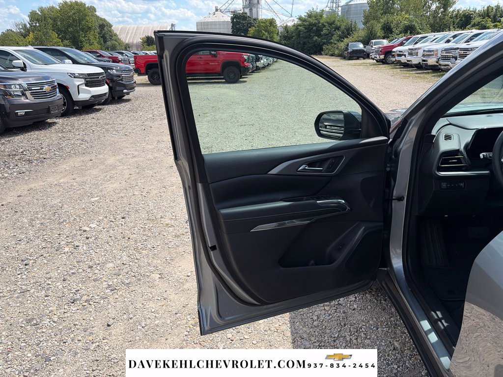 Used 2026 Chevrolet Traverse LT w/ Midnight/Sport Edition AWD/4WD image 10
