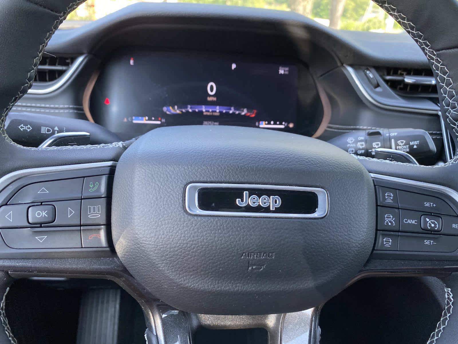 Used 2023 Jeep Grand Cherokee Altitude AWD/4WD image 15