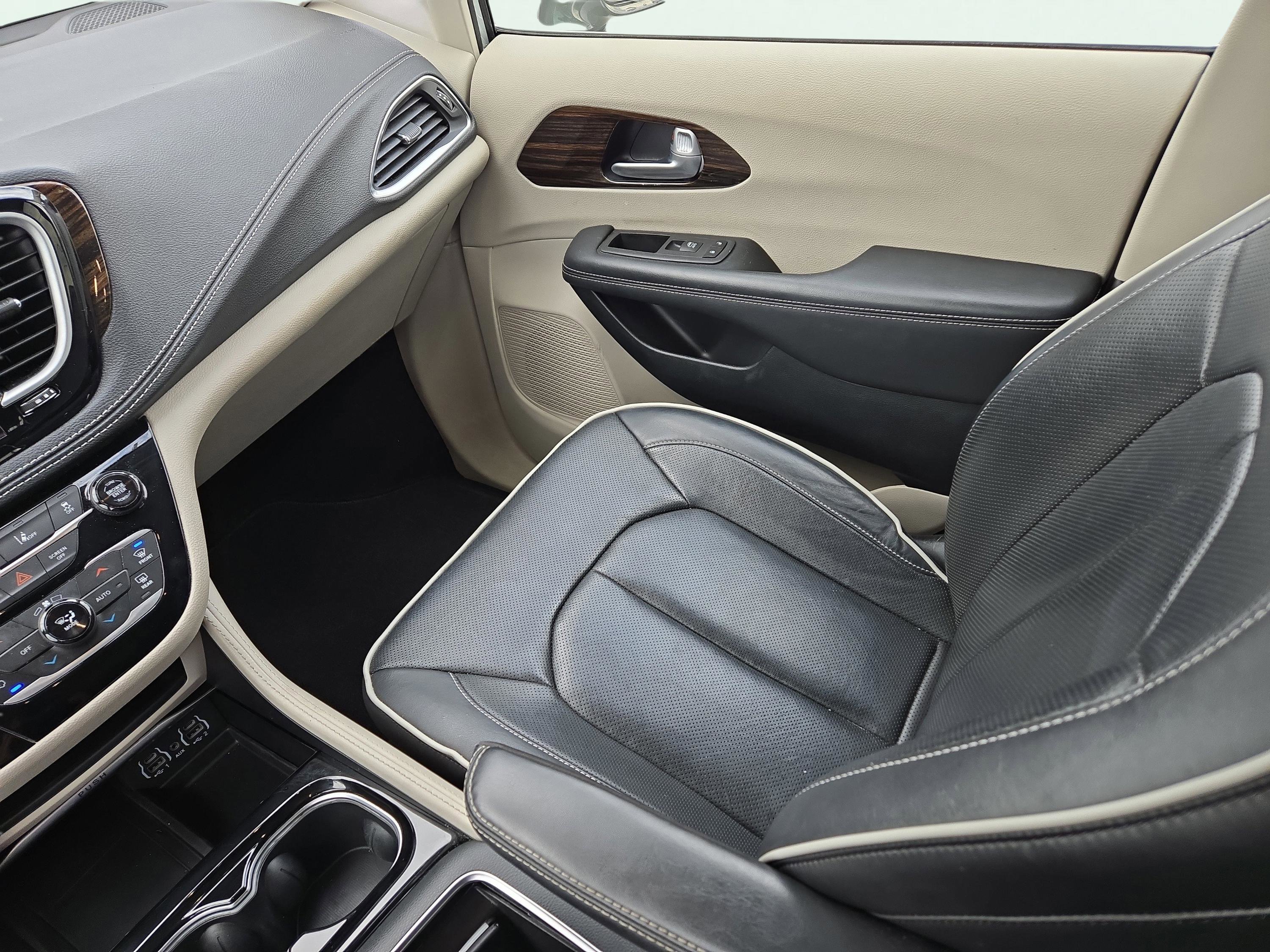 Used 2024 Chrysler Pacifica Limited image 20