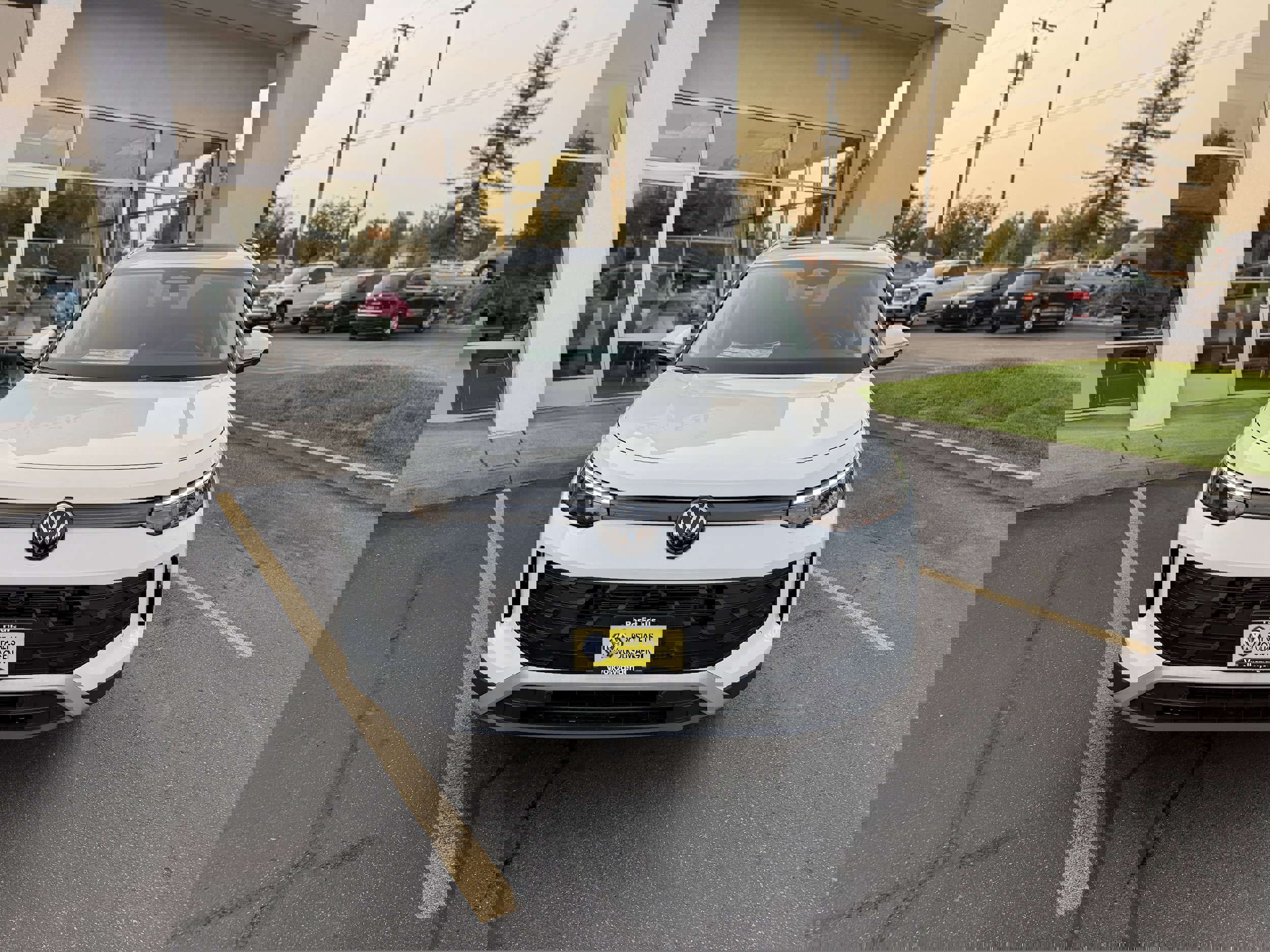 New 2025 Volkswagen Tiguan SE image 2