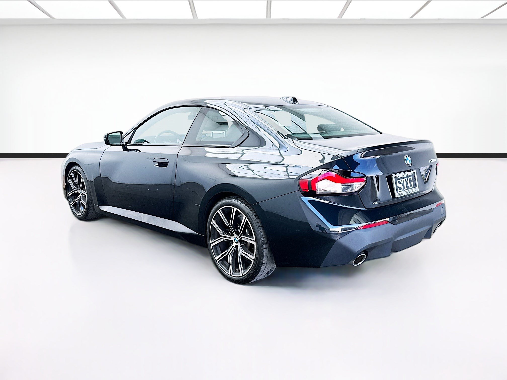 Used 2023 BMW 230i Coupe w/ Convenience Package RWD image 6