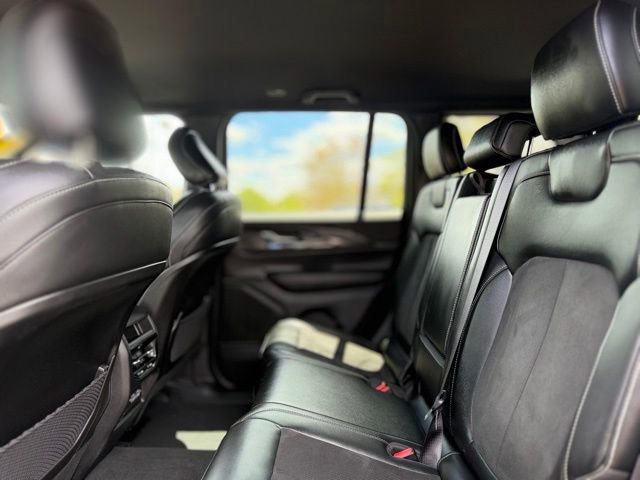 Used 2023 Jeep Grand Cherokee Altitude AWD/4WD image 21