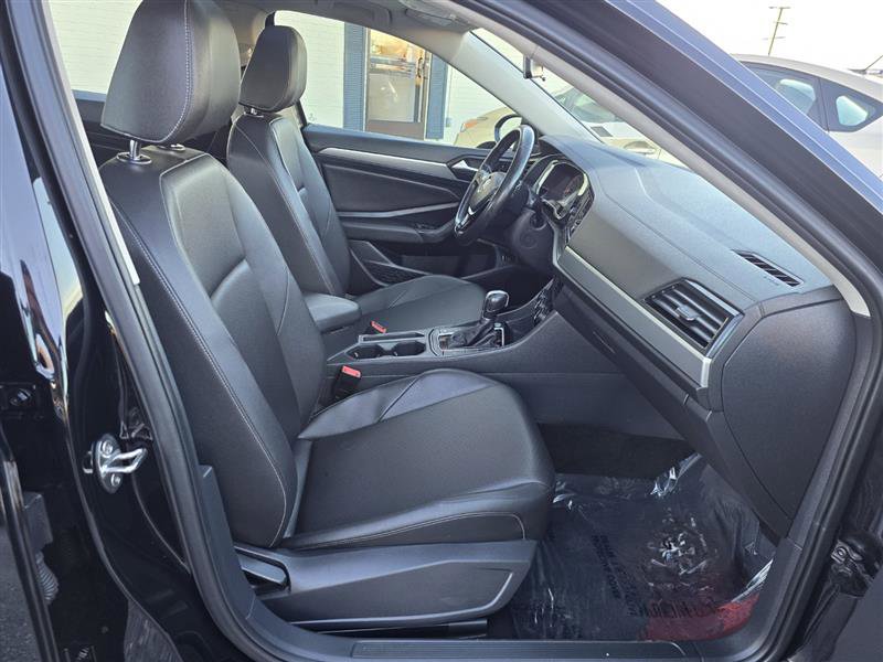 Used 2019 Volkswagen Jetta SE w/ Cold Weather Package FWD image 25