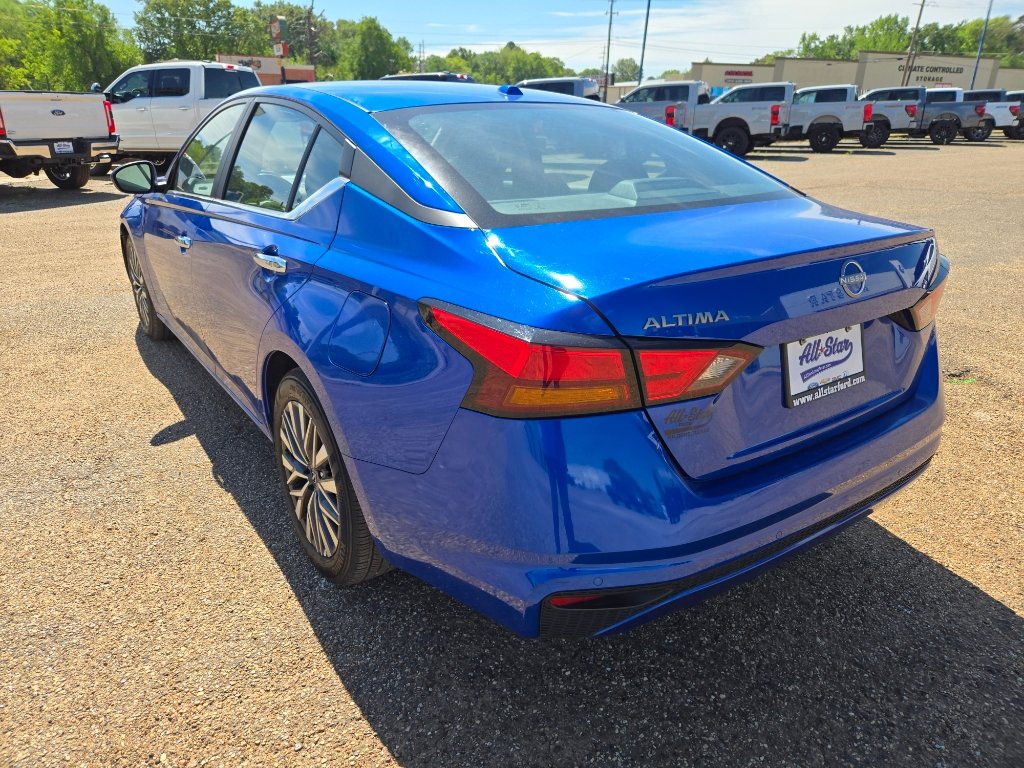 Used 2025 Nissan Altima 2.5 SV image 3