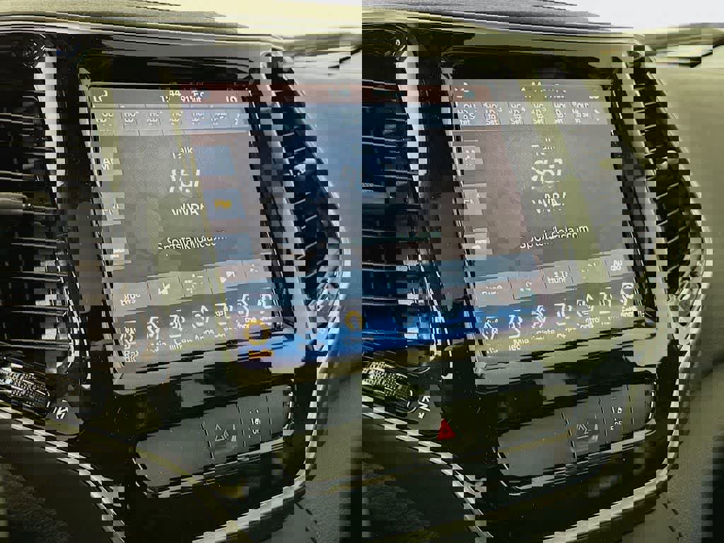 Used 2022 Jeep Cherokee Limited AWD/4WD image 17