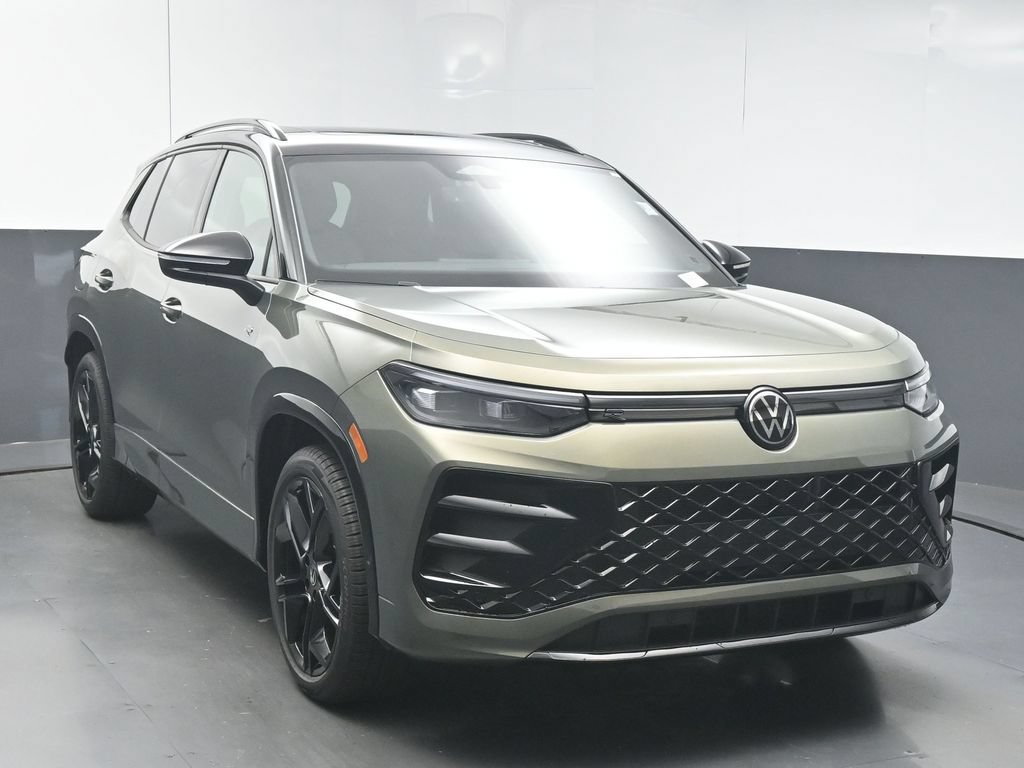 New 2026 Volkswagen Tiguan SE R-Line FWD image 2