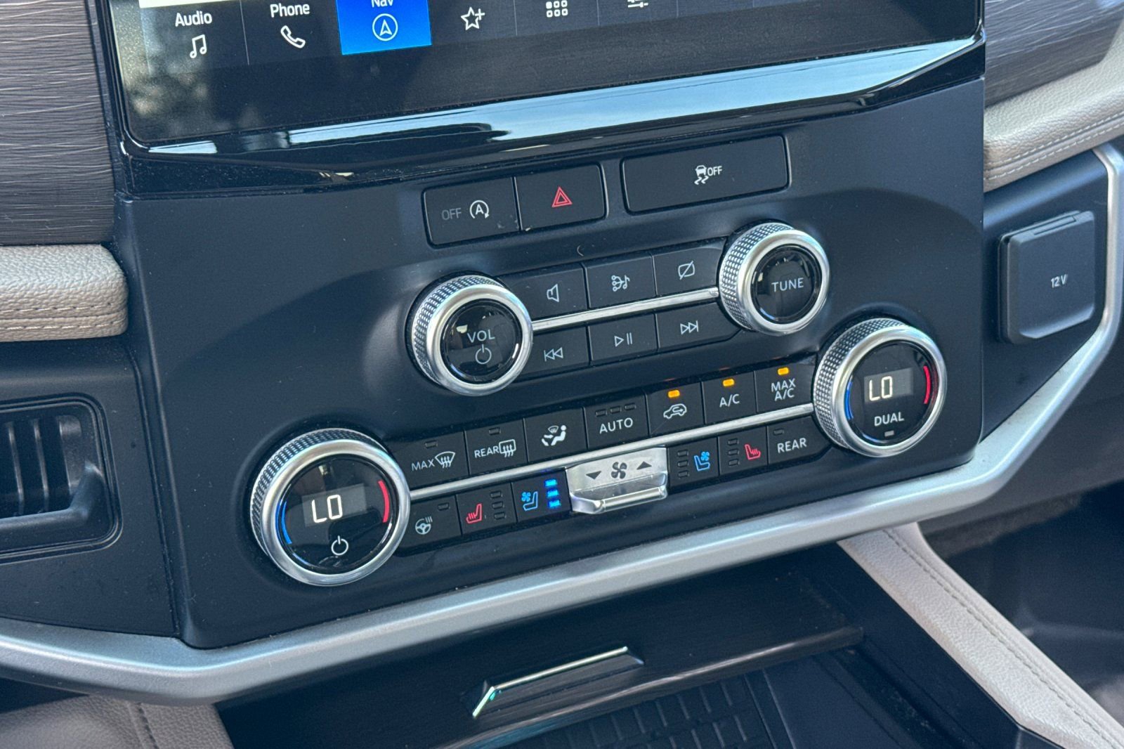 Used 2024 Ford Expedition Limited image 30