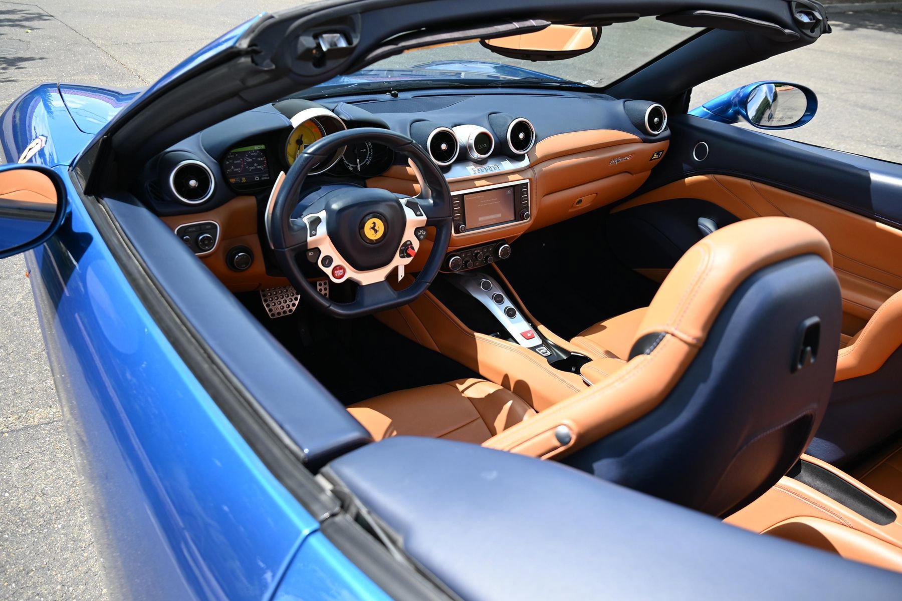 Used 2015 Ferrari California T RWD image 25