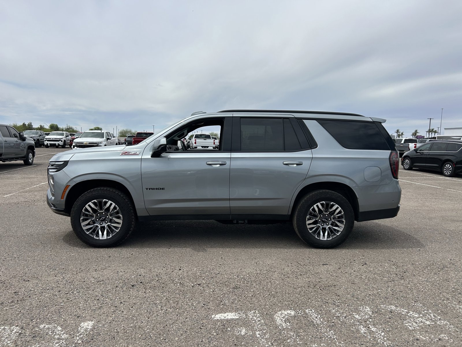 Used 2025 Chevrolet Tahoe Z71 AWD/4WD image 2