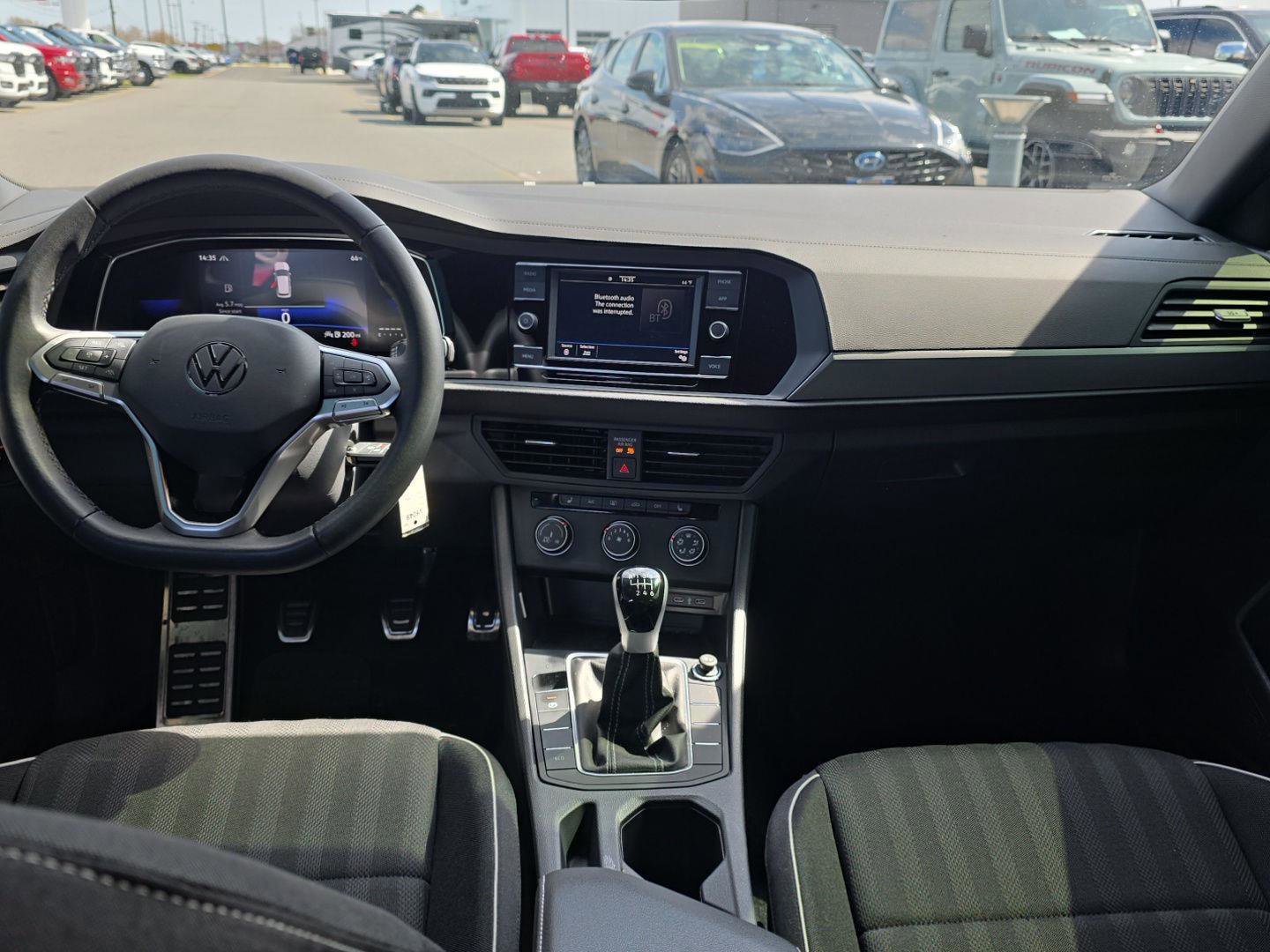 Used 2024 Volkswagen Jetta Sport image 16