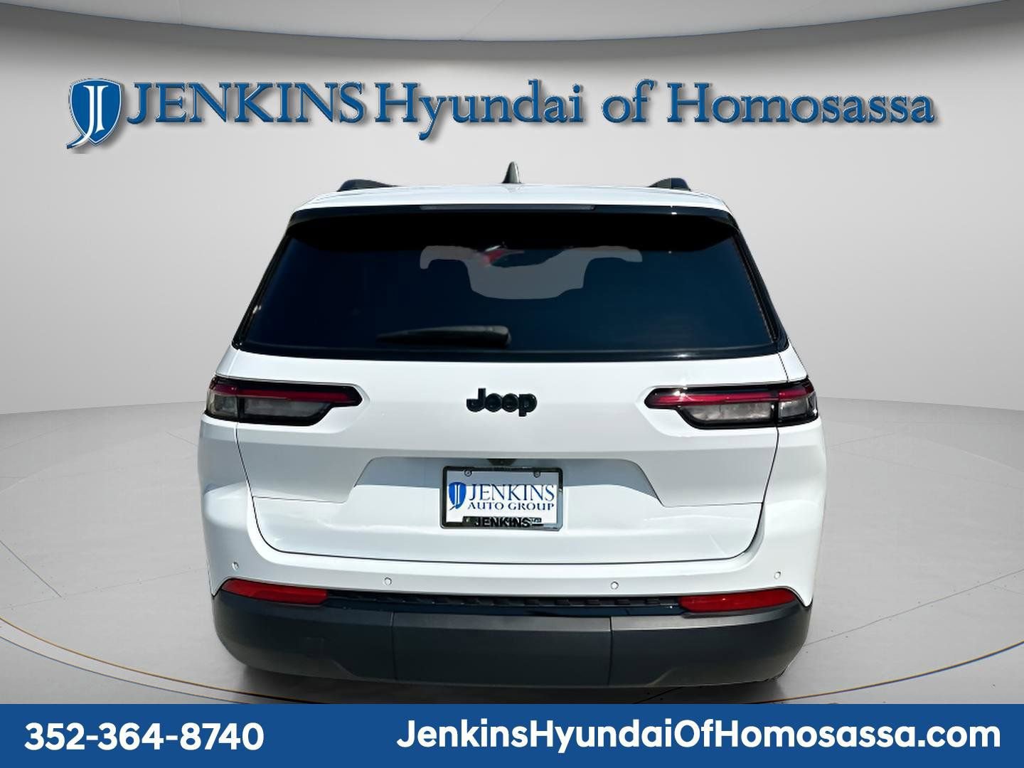 Used 2024 Jeep Grand Cherokee L Altitude RWD image 3