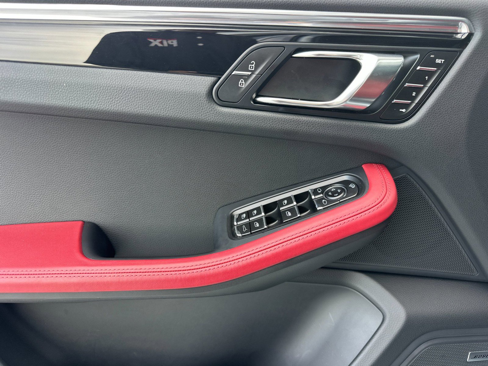 Used 2025 Porsche Macan image 12