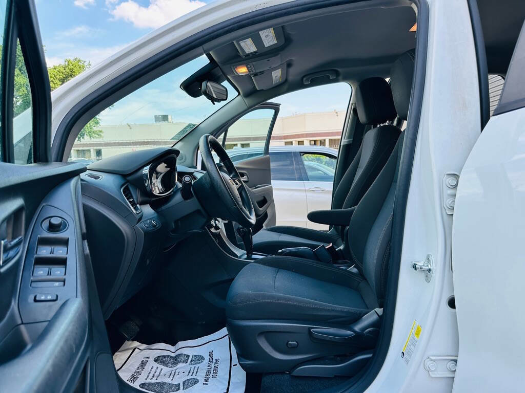 Used 2020 Chevrolet Trax LS w/ Tint and Cruise Package FWD image 12