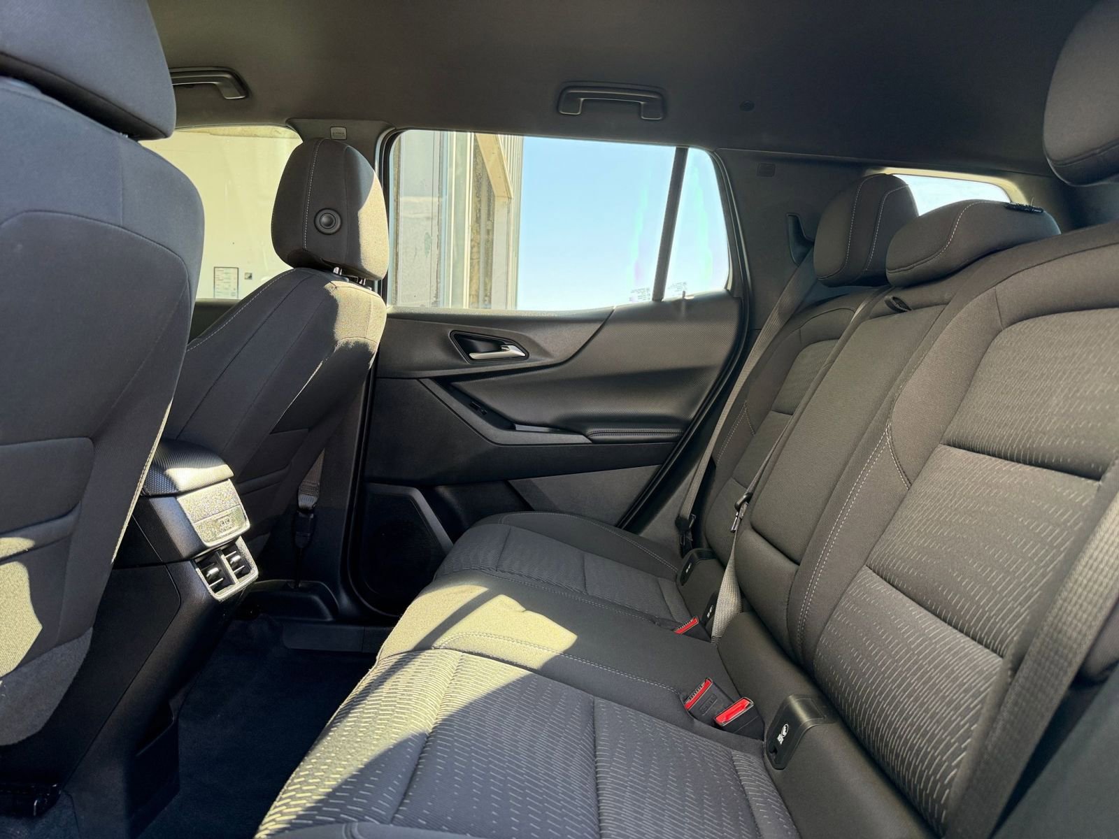 Used 2025 Chevrolet Equinox LT image 24