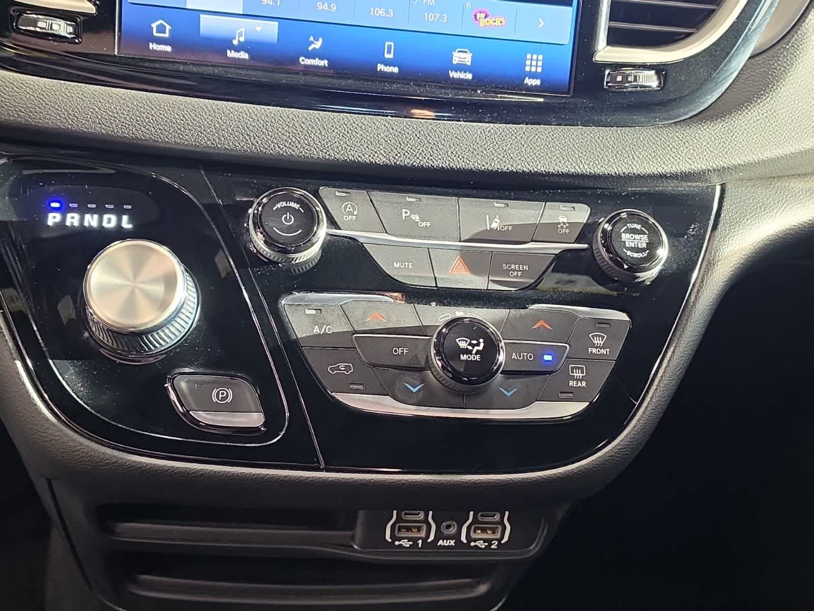 Used 2025 Chrysler Pacifica Select FWD image 24