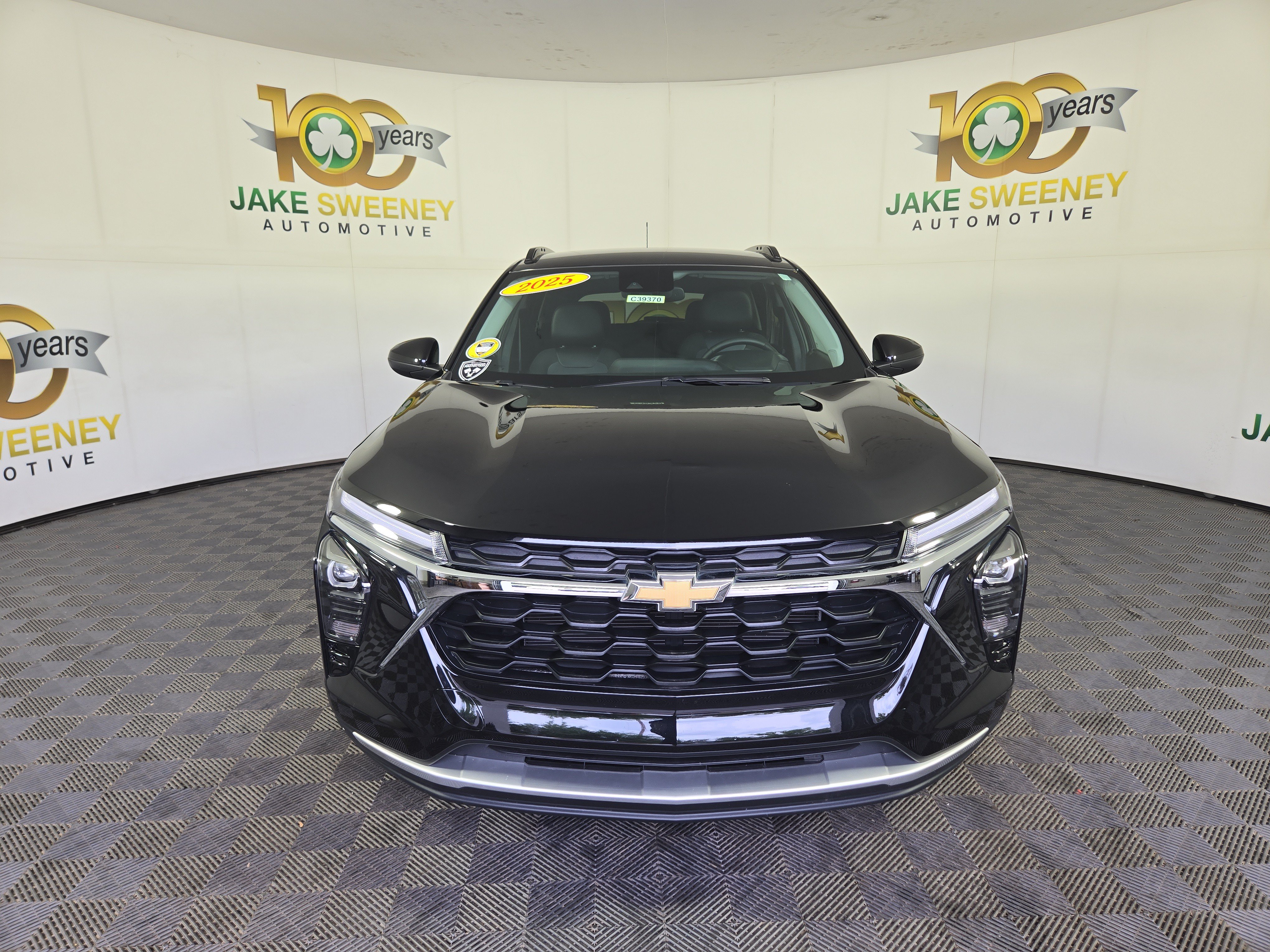 Used 2025 Chevrolet Trax LT w/ Driver Confidence Package FWD image 3
