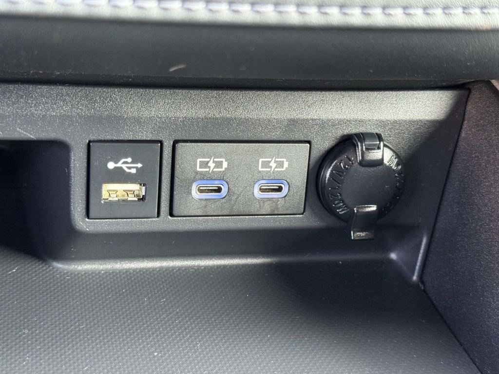 Used 2022 Toyota Highlander L image 8