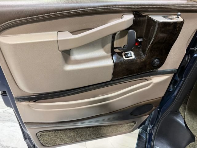 Used 2017 Chevrolet Express 2500 RWD image 10