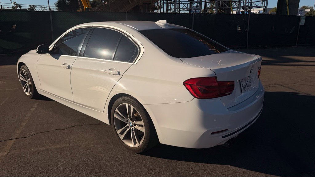 Used 2018 BMW 330i Sedan RWD image 4