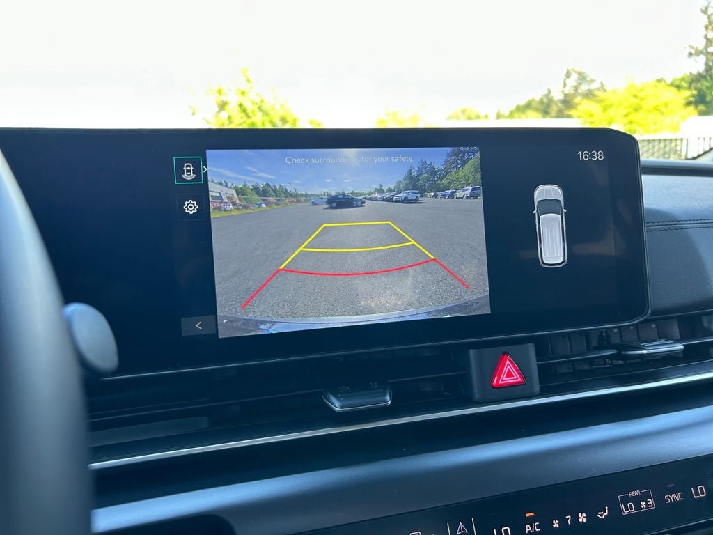 Used 2025 Kia Carnival FWD image 17