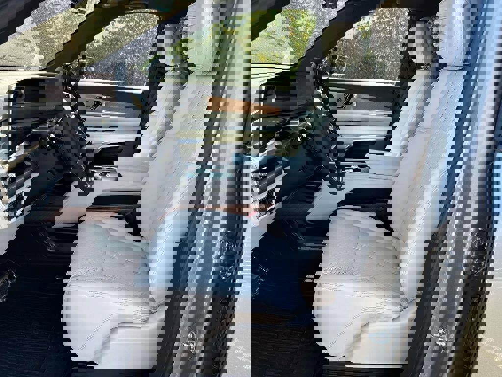 New 2026 Cadillac Vistiq Sport w/ LPO, Floor Liner Package image 8