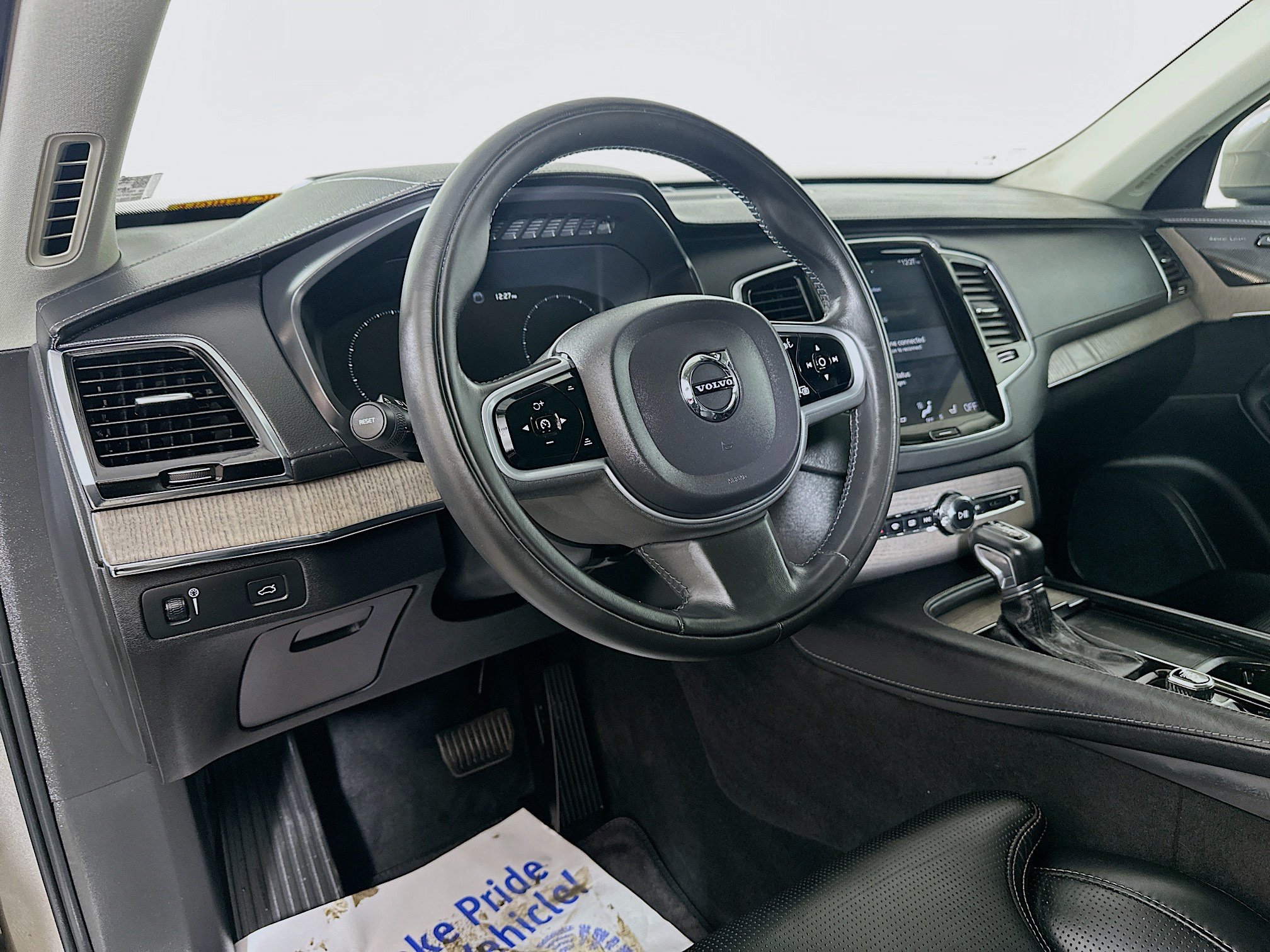 Used 2021 Volvo XC90 T6 Inscription w/ Advanced Package AWD/4WD image 2