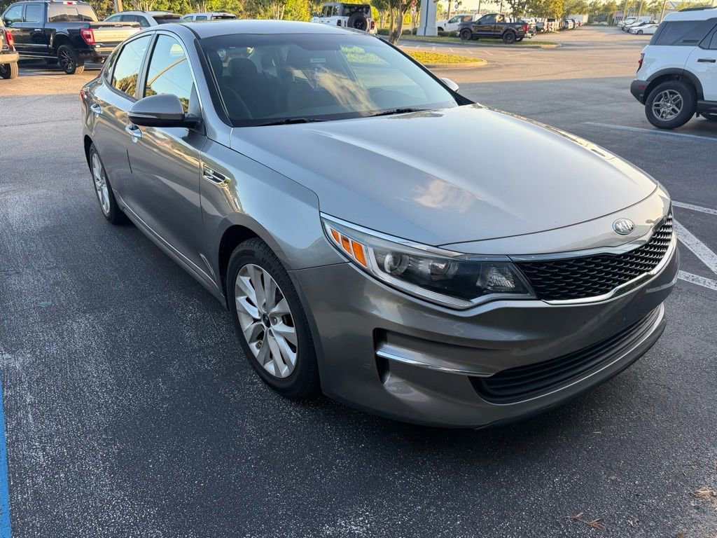 Used 2018 Kia Optima LX w/ 17" Alloy Wheels Package FWD image 1