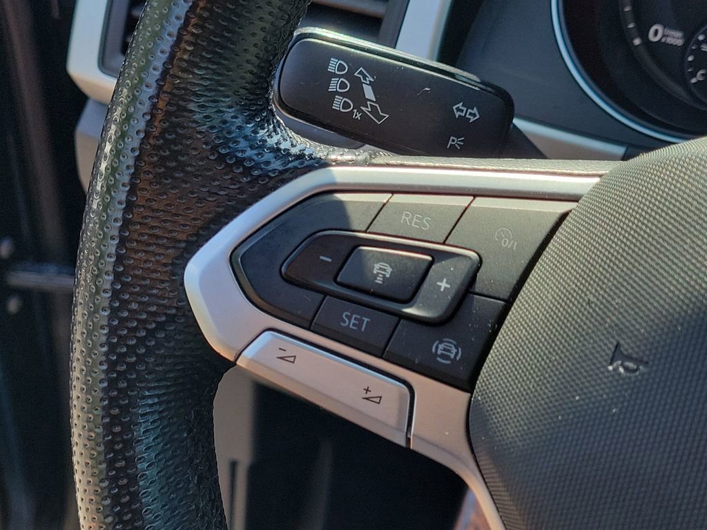 Used 2021 Volkswagen Atlas Cross Sport SE w/ Panoramic Sunroof Package image 28