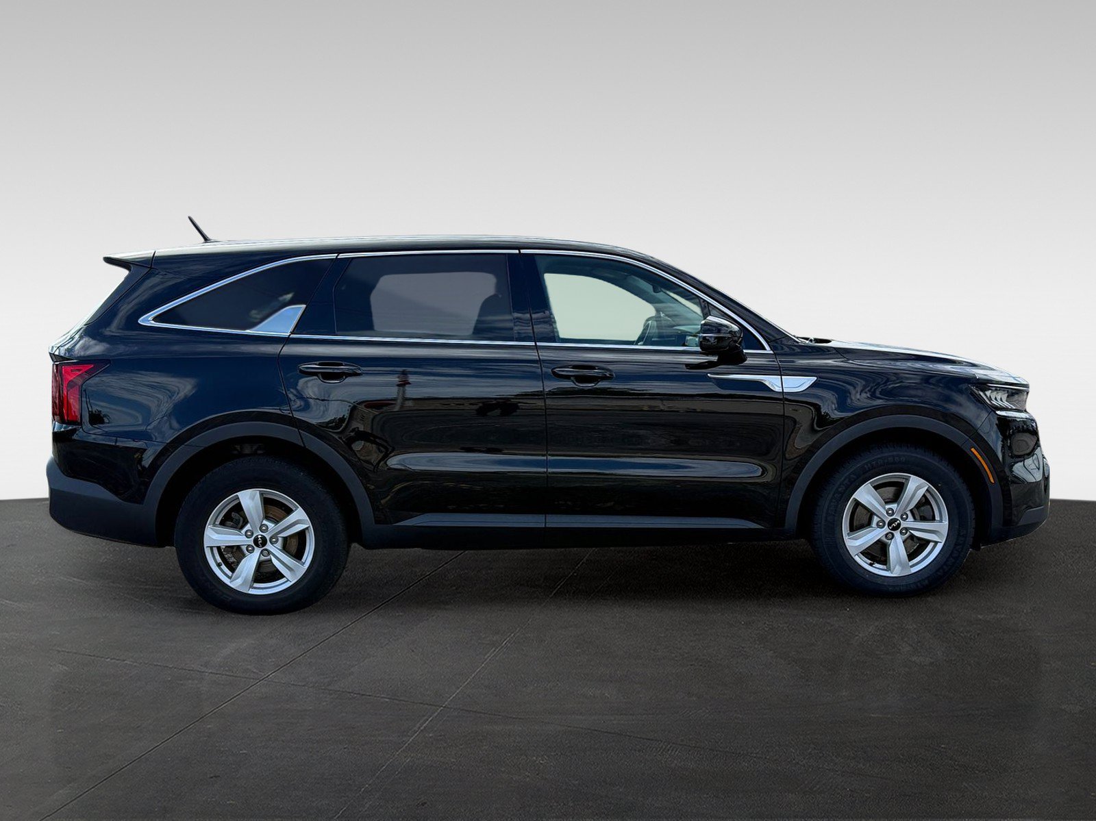 Used 2022 Kia Sorento LX FWD image 4