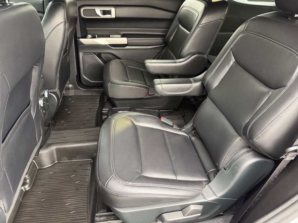 Used 2021 Ford Explorer XLT w/ Equipment Group 202A image 11