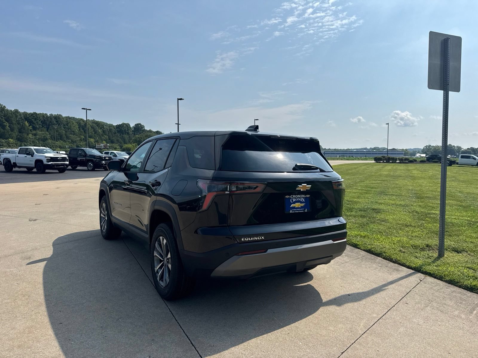 New 2027 Chevrolet Equinox LT w/ Convenience Package II FWD image 6