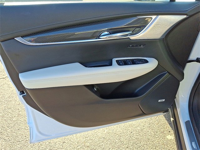 Certified 2023 Cadillac XT6 Sport w/ Technology Package image 9