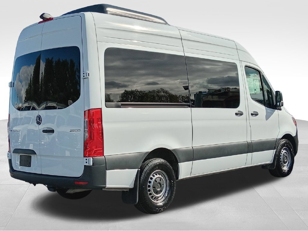 Used 2024 Mercedes-Benz Sprinter 2500 image 3