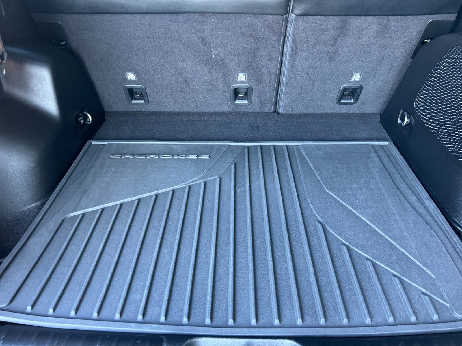 Used 2022 Jeep Cherokee Latitude Lux w/ Sun & Sound Group image 15