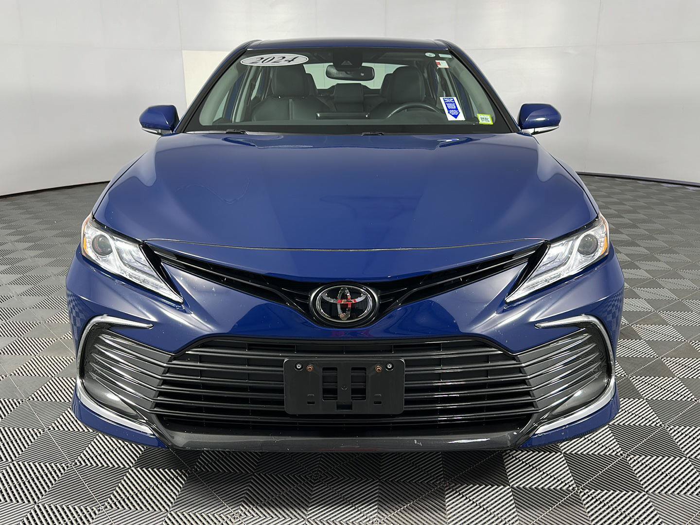 Used 2024 Toyota Camry XLE w/ Cold Weather Package AWD/4WD image 4