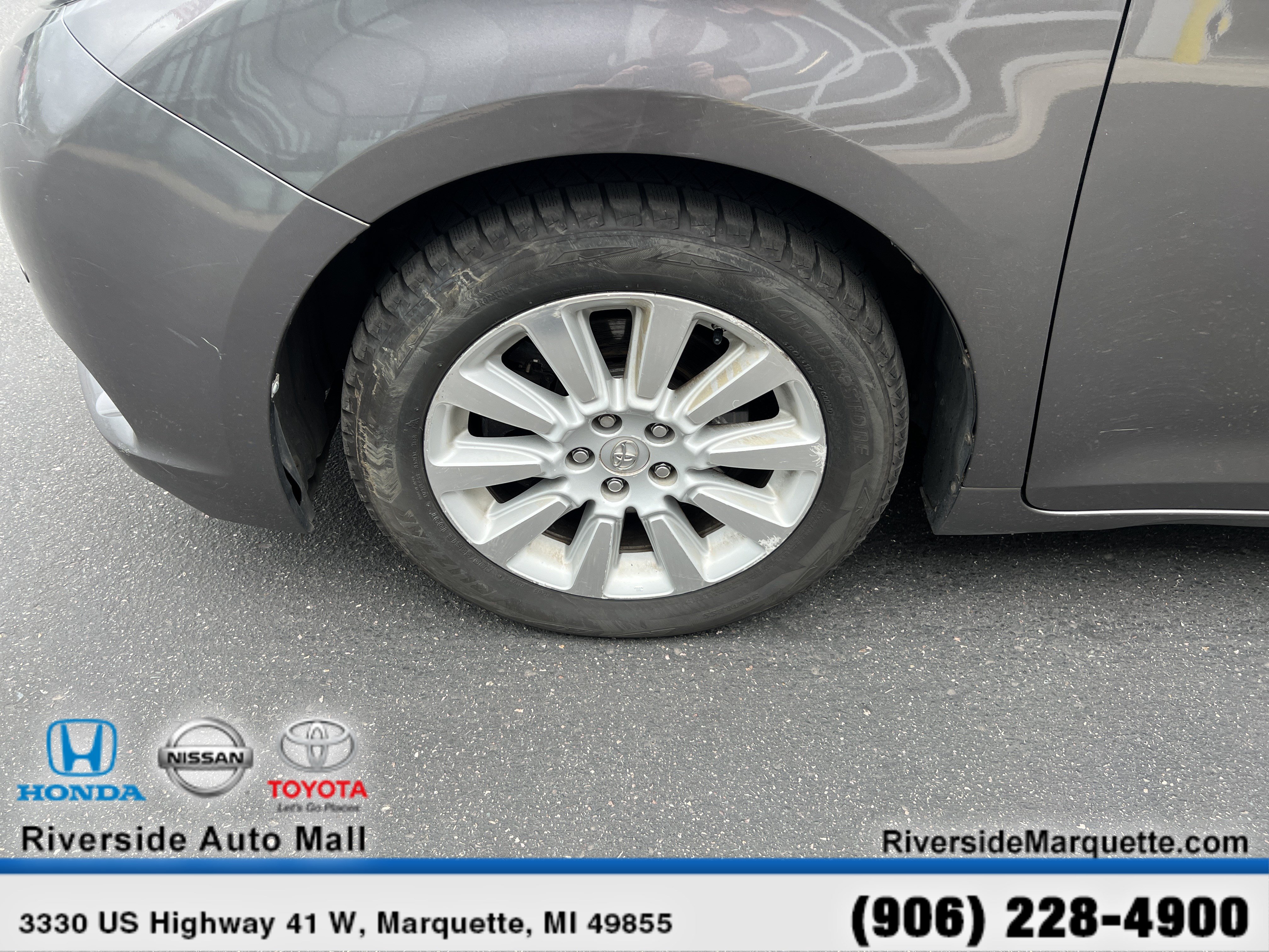 Used 2015 Toyota Sienna Limited Premium w/ Four Season Floor Mat Package FWD image 11