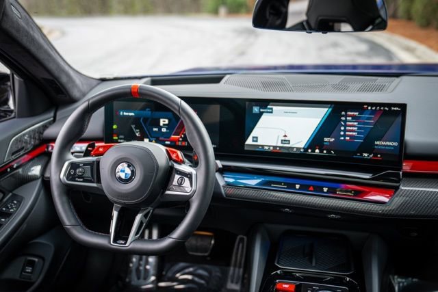 Used 2025 BMW M5 w/ Executive Package image 31
