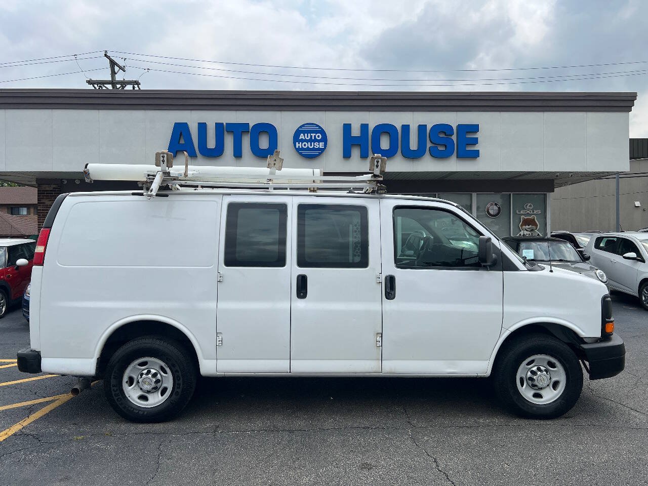 Used 2012 Chevrolet Express 2500 w/ Cold Climate Package RWD image 9