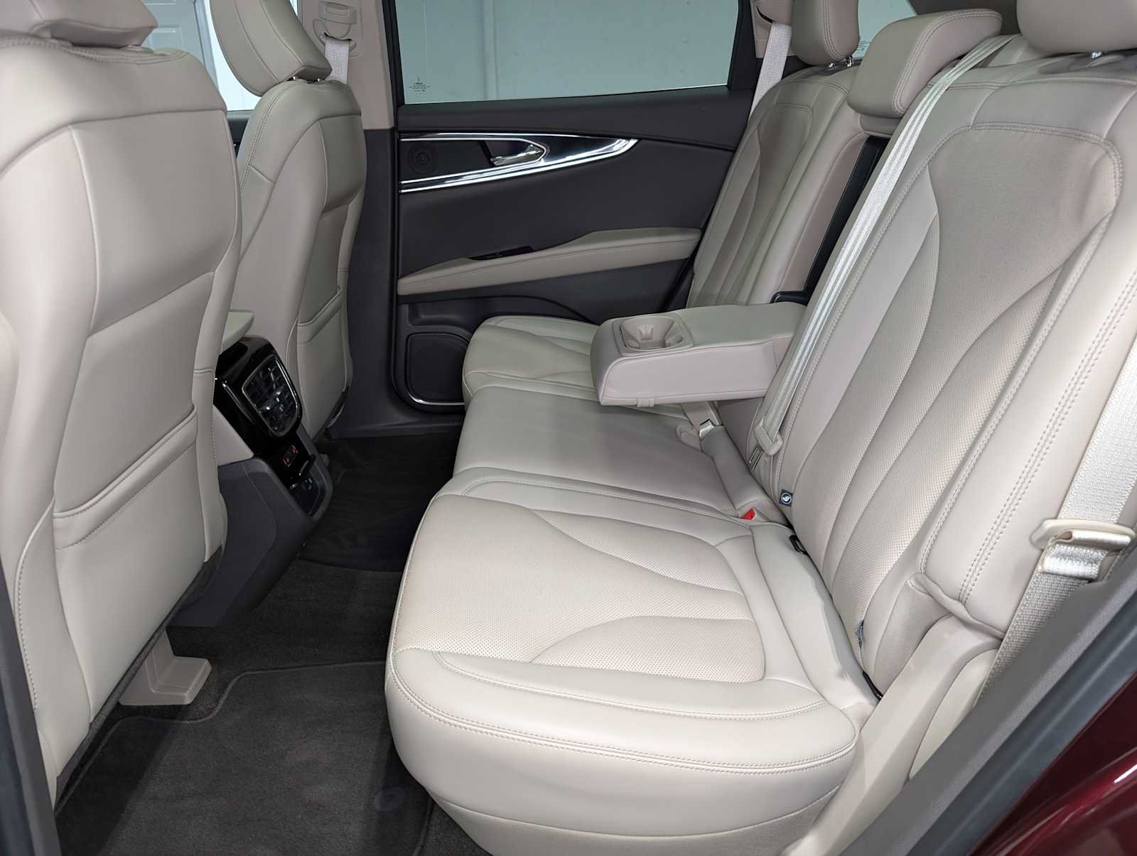 Certified 2022 Lincoln Nautilus Reserve w/ Class II Trailer Tow Package AWD/4WD image 23