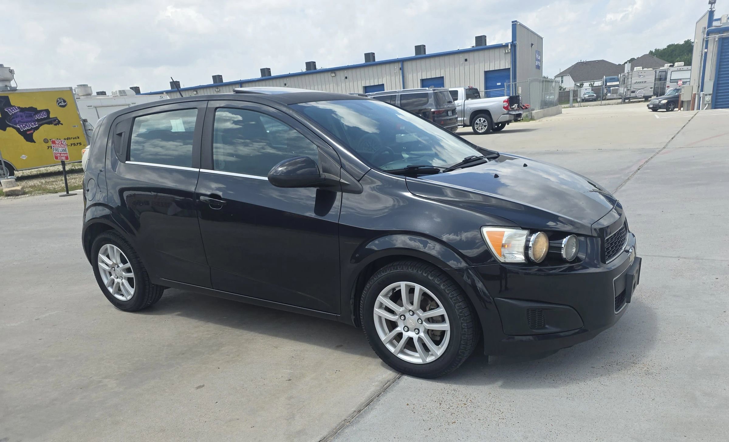 Used 2015 Chevrolet Sonic LT w/ Fun and Sun Package FWD image 7