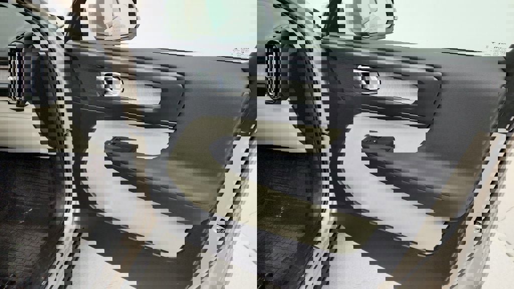 Used 2023 Volvo XC40 B5 Plus w/ Driver Assist Package image 28