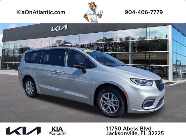 Used 2024 Chrysler Pacifica Touring-L