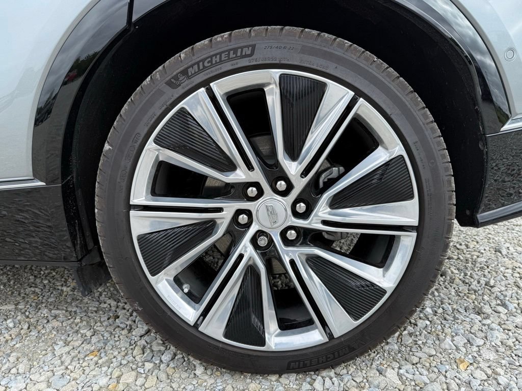 Certified 2025 Cadillac Lyriq Luxury w/ LPO, Floor Liner Package AWD/4WD image 15